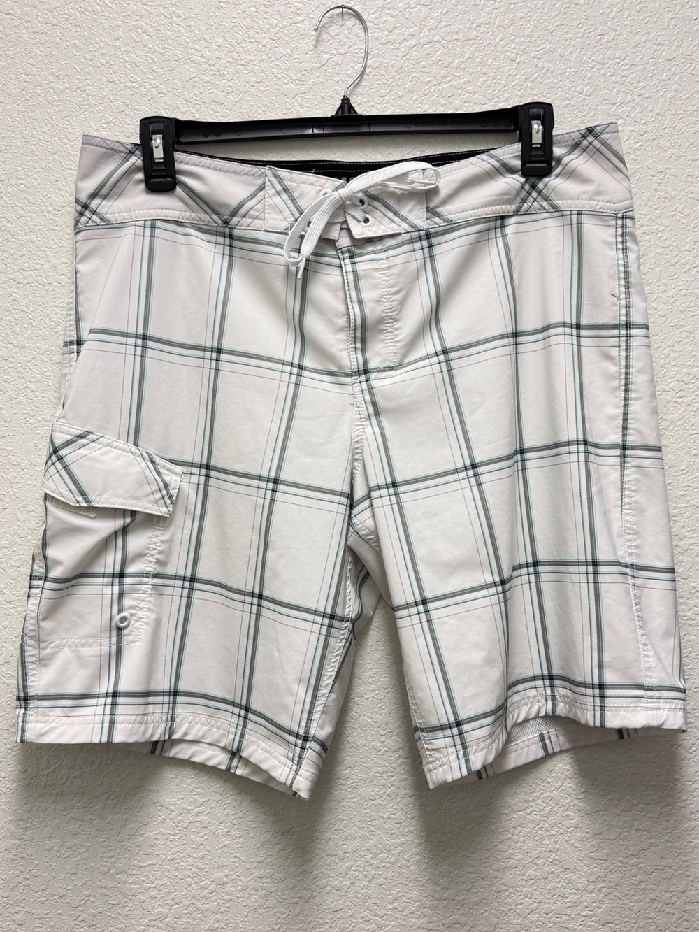 Men’s Size 38 - 11” Inseam Mossimo Supply Co. White Plaid Board Swim Shorts